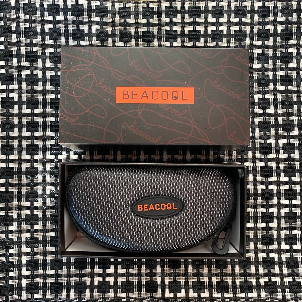 NEW W/TAG==BEACOOL Semi-Hard Glasses Case W/ Screwdriver& Cleaning Cloth